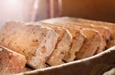 El arabası tuğla tam