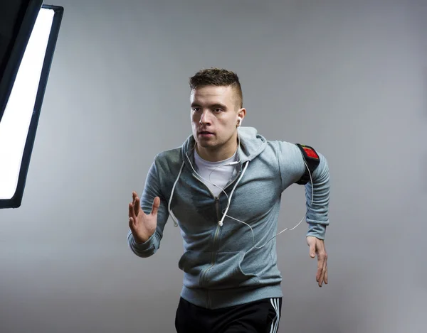 Joven deportista corriendo . —  Fotos de Stock