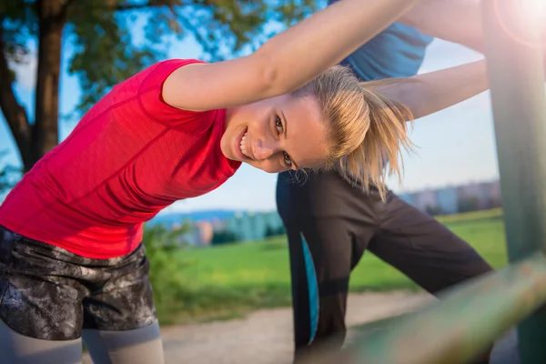 Runners  warming up and stretching — Stock Photo, Image