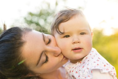 mutlu anne ve bebeği