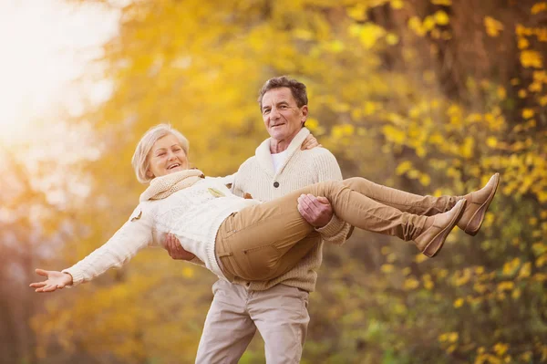 Active seniors having fun in nature — Stock Photo, Image