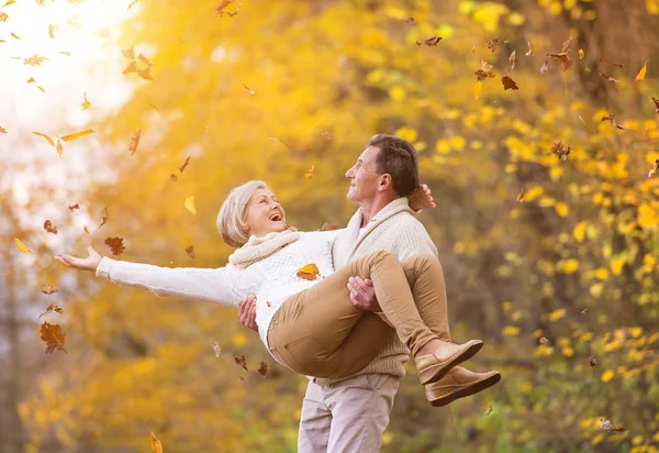 Active seniors having fun in nature — Stock Photo, Image