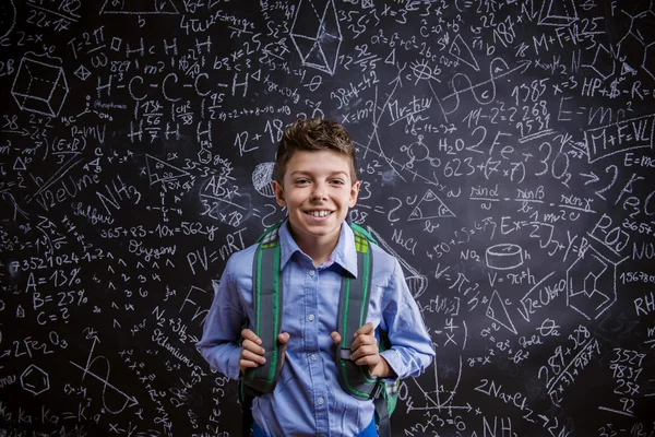 Giovane bel ragazzo della scuola — Foto Stock