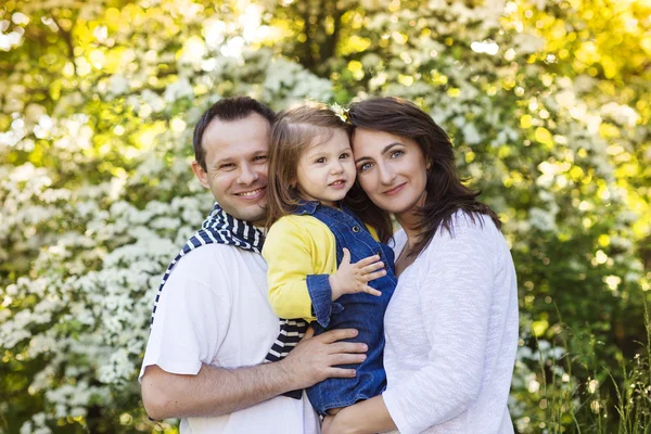 Happy family in nature — Stock Photo, Image