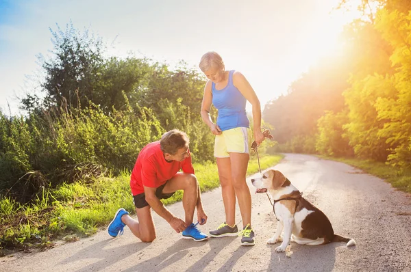 Senior couple running — Stock Photo, Image