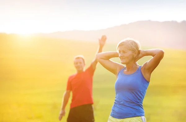 Senior couple running — Stock Photo, Image