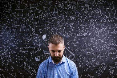 Genç okul öğretmeni  