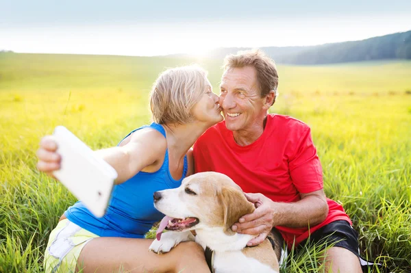 Senior couple relaxing — Stock Photo, Image