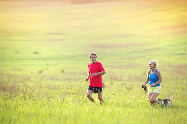 Senior couple running — Stock Photo, Image