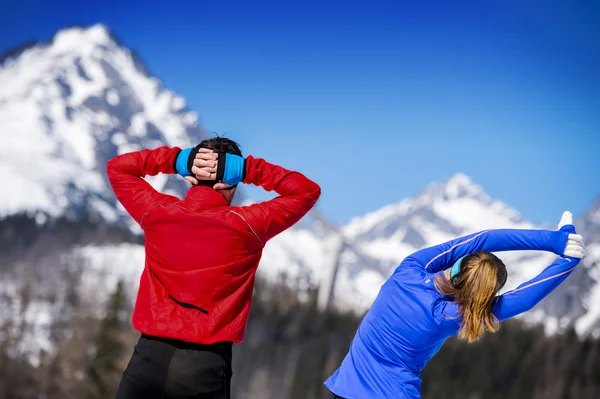 Jovem casal jogging — Fotografia de Stock