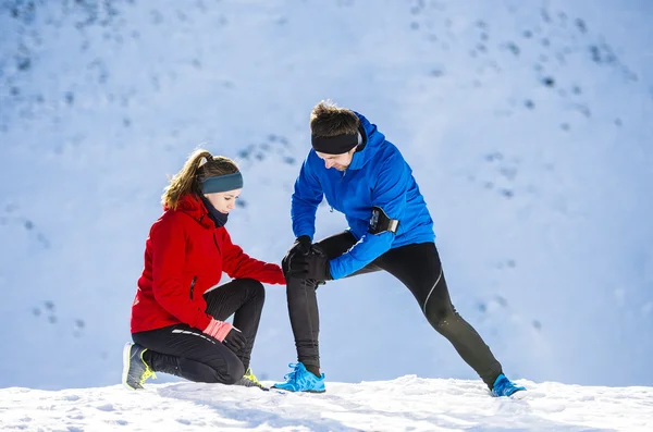 Jovem casal jogging — Fotografia de Stock