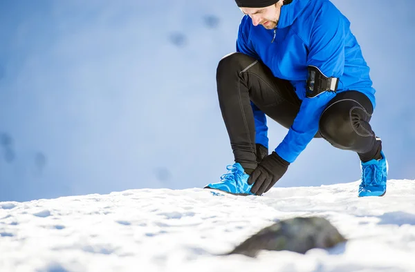 Jong koppel joggen — Stockfoto