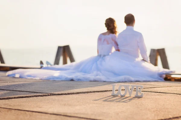 Schönes Hochzeitspaar — Stockfoto