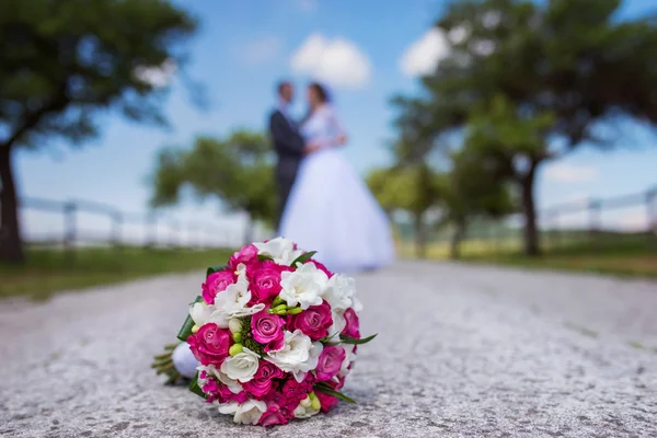 Beau couple de mariage — Photo