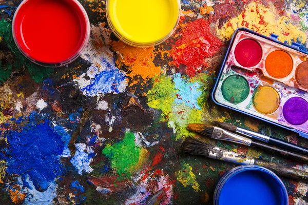 Watercolor paints and paintbrushes — Stock Photo, Image