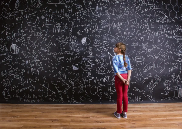 Ragazzina a scuola — Foto Stock