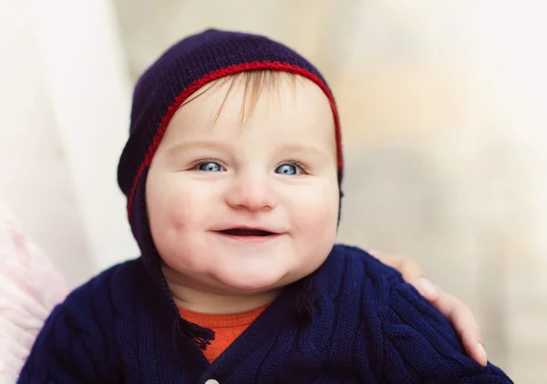 Glücklicher kleiner Junge — Stockfoto