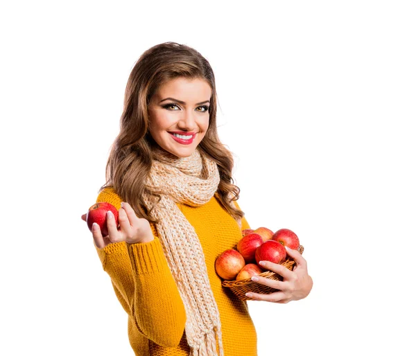 Mooie jonge vrouw — Stockfoto