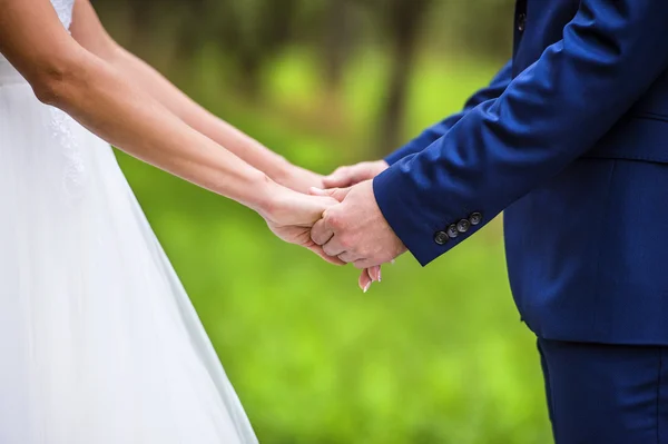 Schönes Hochzeitspaar — Stockfoto