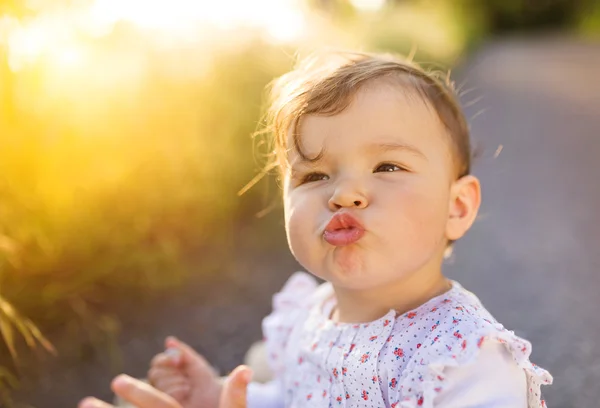 Schattig klein meisje — Stockfoto