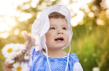 Şirin küçük kız.