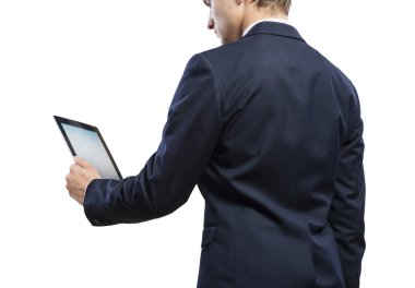 Genç yakışıklı işadamı tablet ile