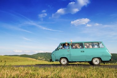 Gençler bir yolculuğa