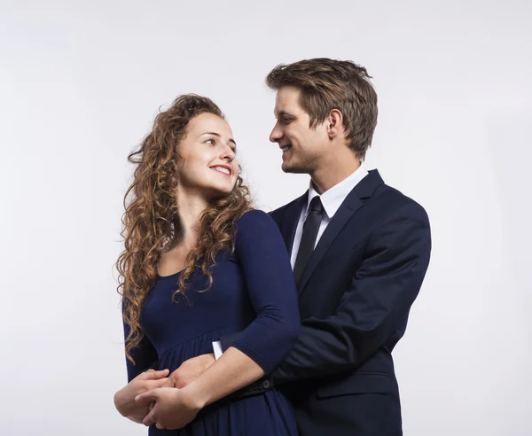 Bonito jovem casal — Fotografia de Stock