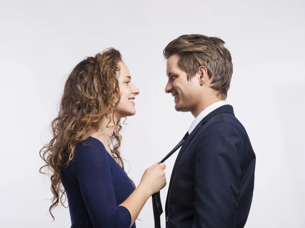 Bonito jovem casal — Fotografia de Stock