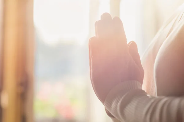 Woman praying — Stock Photo, Image