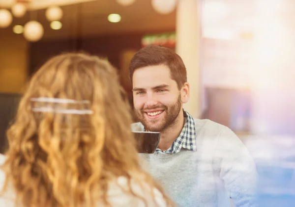 Giovane coppia in caffè — Foto Stock