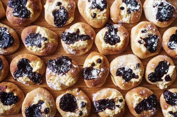 Freshly baked sweet buns — Stock Photo, Image