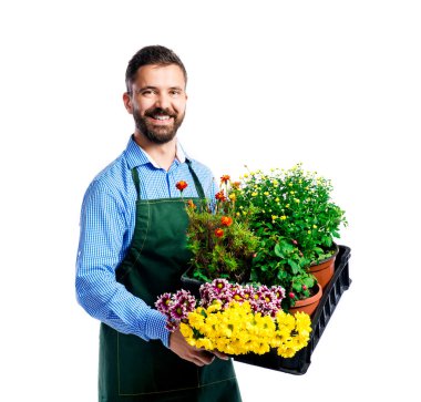 Genç yakışıklı bahçıvan