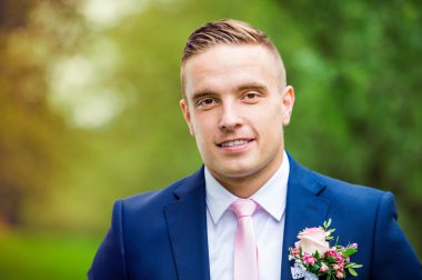 yakışıklı genç damat