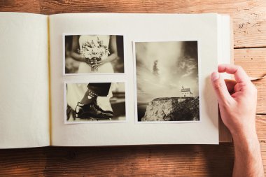 Düğün fotoğrafları bir tablo