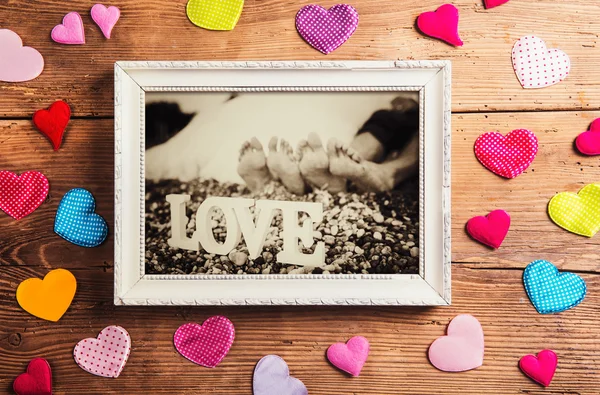 Fotos de casamento em uma mesa — Fotografia de Stock