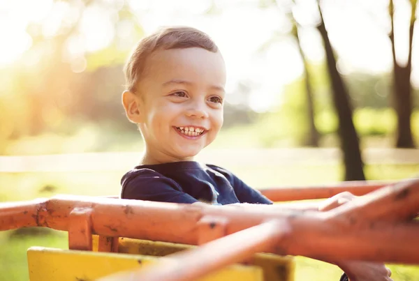 Pequeno menino bonito — Fotografia de Stock