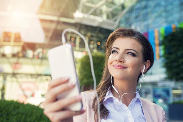 Beautiful young business woman — Stock Photo, Image