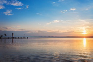 Gölde güzel bir gün batımı