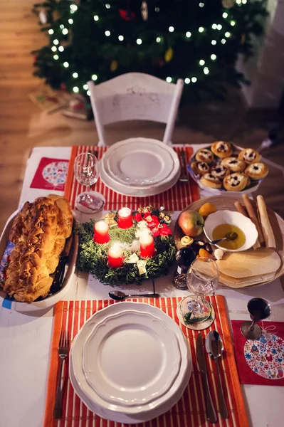 テーブルの上のクリスマスの食事 — ストック写真