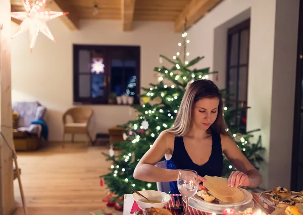 Repas de Noël sur une table — Photo