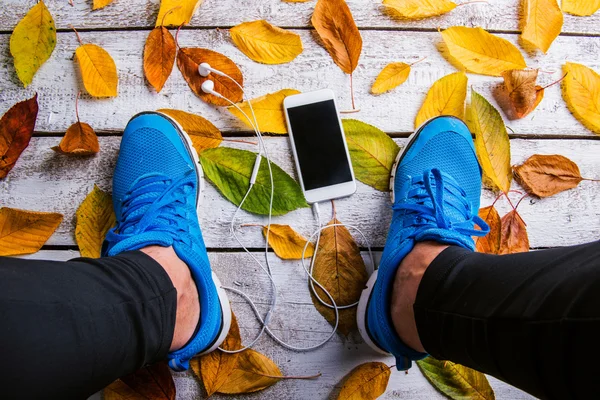 Runner tying shoelaces — Stock Photo, Image