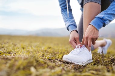 çalışan genç bir kadın