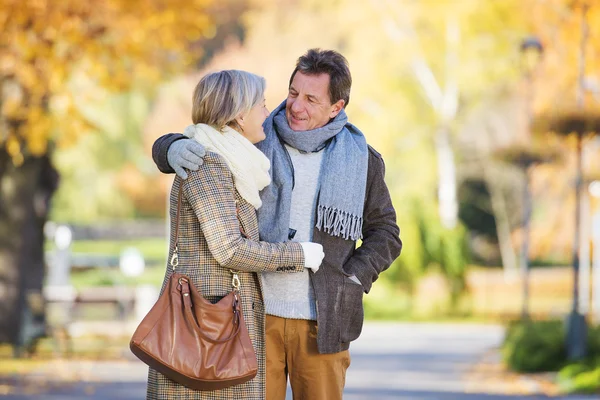 Aktiva seniorer i stan — Stockfoto