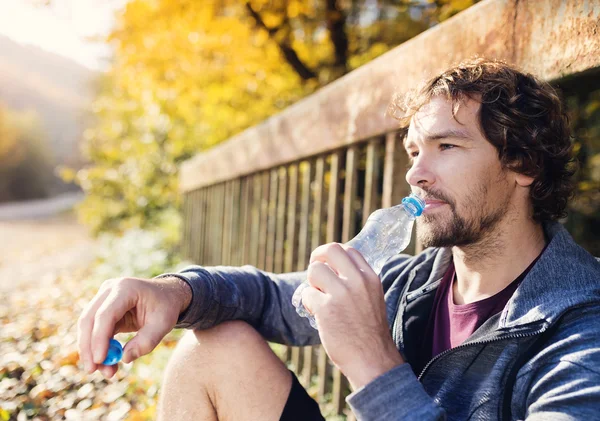 Junge hübsche Läuferin — Stockfoto