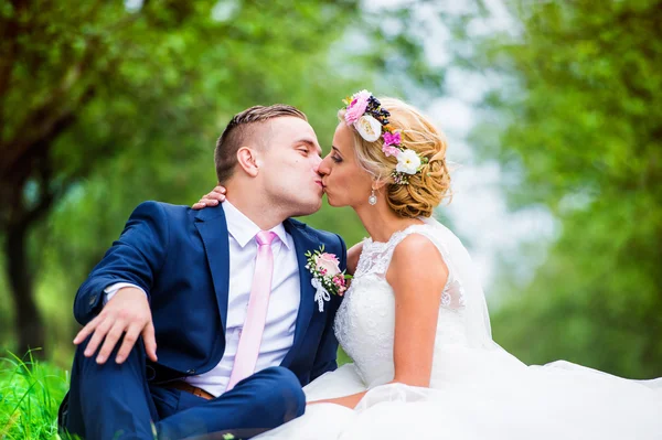 Beautiful wedding couple — Stock Photo, Image