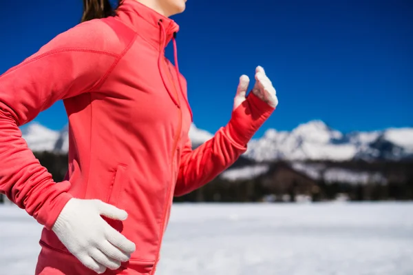 Ung kvinna jogging — Stockfoto