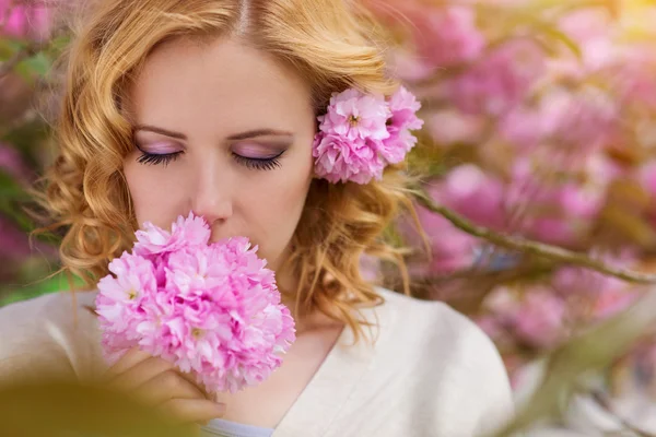 Bella giovane donna — Foto Stock