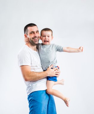 Oğluyla mutlu bir baba