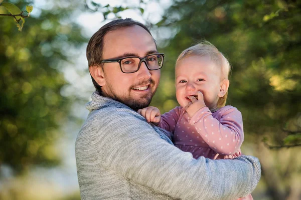 Šťastný otec a jeho dcera — Stock fotografie